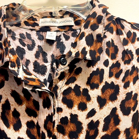 NWOT Alexander Jordan Women's Animal Print Split Back Button Down - Picture 5 of 7